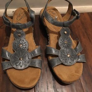 Natural soul sandals